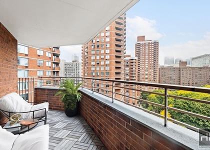 2nd Avenue - Photo 1