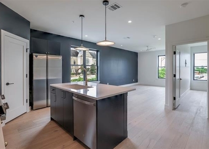 309 W Daggett Avenue - Photo 1