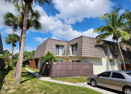 1749 N Congress Avenue - Photo 1