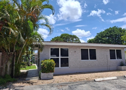1624 Ne 25th Street - Photo 1