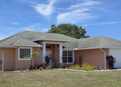425 Sw Mccomb Avenue - Photo 1