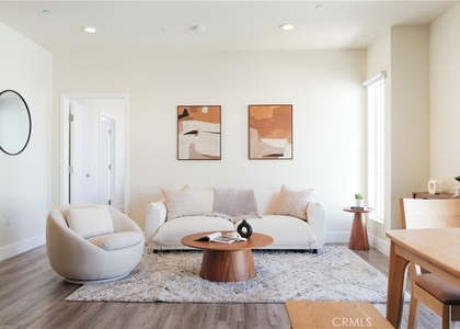 1101 S Harvard Boulevard - Photo 1