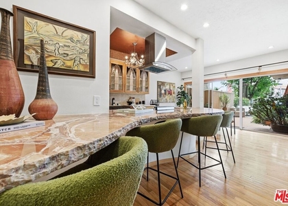612 S Barrington Avenue - Photo 1