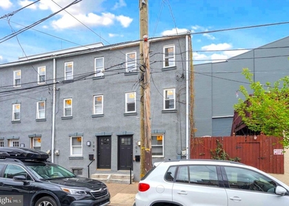 109 W Thompson Street - Photo 1