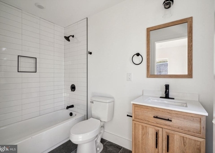 2400 W Montgomery Avenue - Photo 1