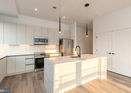 3120 W Jefferson Street - Photo 1