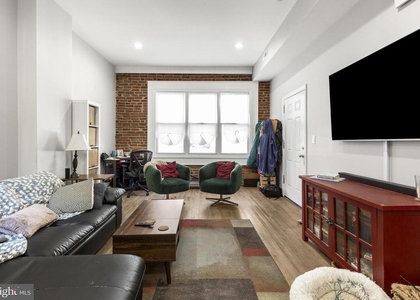 1209 E Susquehanna Avenue - Photo 1