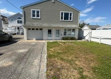 445 E Bayview Avenue - Photo 1