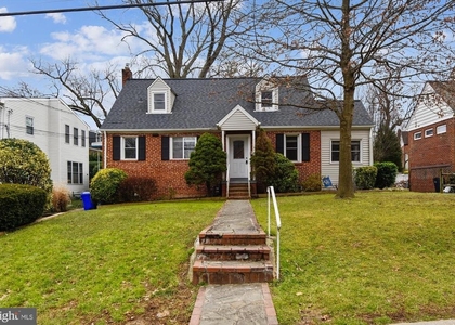 210 E Hamilton Avenue - Photo 1