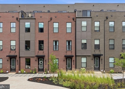 153 Locke St - Photo 1