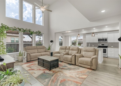 223 Balsam St - Photo 1