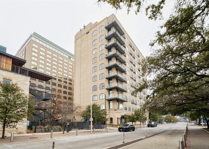 507 Sabine St - Photo 1