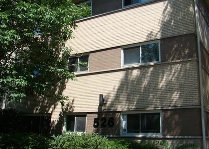 526 W Roscoe Street - Photo 1