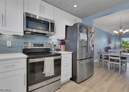 2121 Collier Avenue - Photo 1