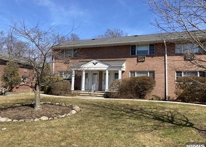 402 Washington - Photo 1