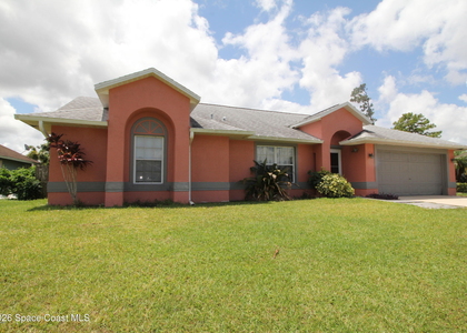1660 Wake Forest Road Nw - Photo 1