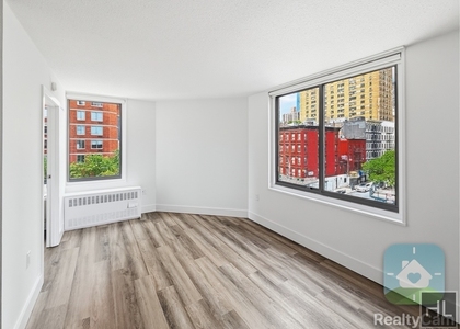 2 Avenue - Photo 1