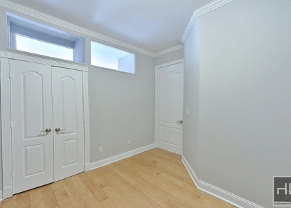 Avenue B - Photo 1