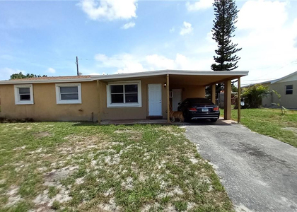 330 Nw 38th Street - Photo 1