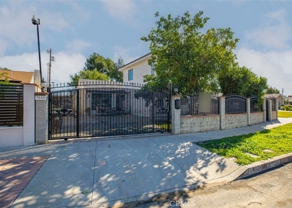 7446 Mammoth Avenue - Photo 1
