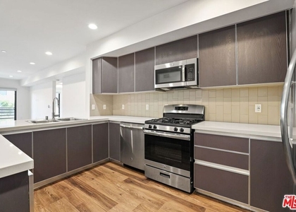 807 Hudson - Photo 1