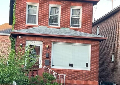 92-25 Gettysburg Street - Photo 1