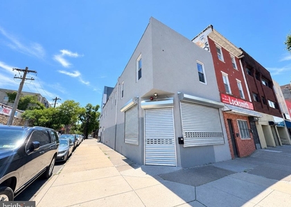700 W Girard Avenue - Photo 1