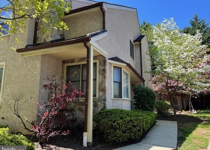 93 Beacon - Photo 1