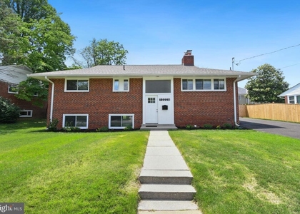 10228 Farnham Drive - Photo 1