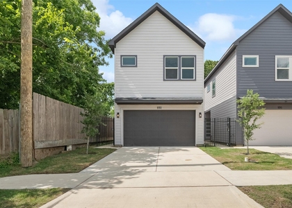 892 Paul Quinn St - Photo 1