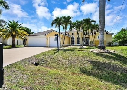 311 Sw 32nd Place - Photo 1