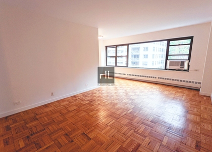 East 55 Street - Photo 1