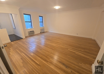 York Avenue - Photo 1