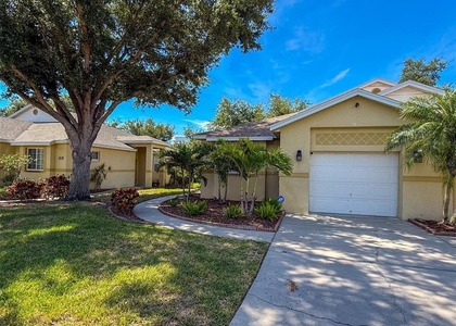 317 28th Street W - Photo 1