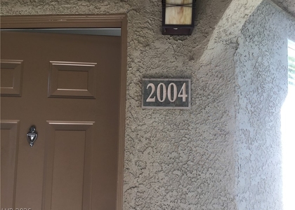 4400 S Jones Boulevard - Photo 1