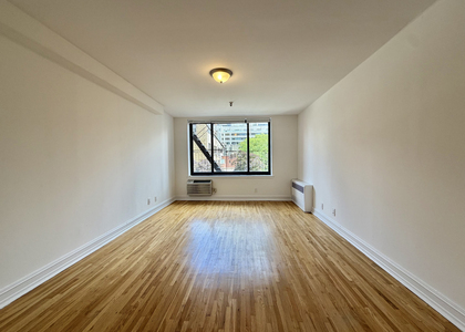 1st Avenue - Photo 1