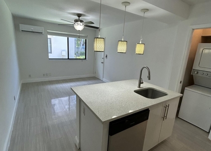 914 Ne 15th Avenue - Photo 1