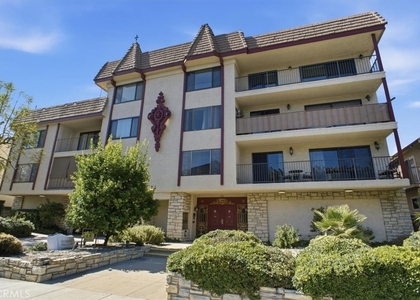 321 E Stocker - Photo 1