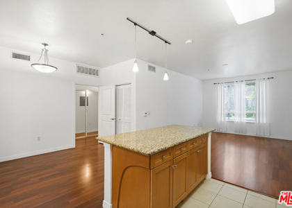 100 S Alameda Street - Photo 1
