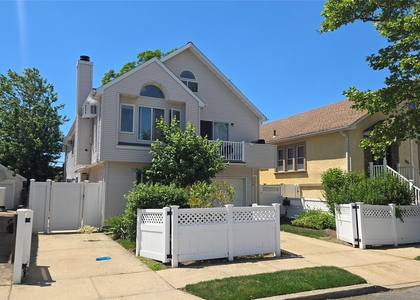 338 E Fulton Street - Photo 1