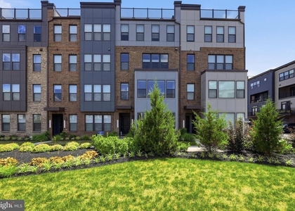 43732 Transit Square - Photo 1