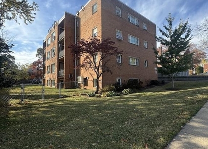 500 S Courthouse Road - Photo 1