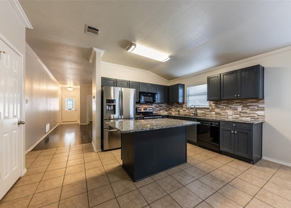 207 Baldwin St - Photo 1