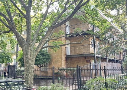 4610 N Dover Street - Photo 1