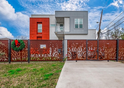 5722 Cullen Boulevard - Photo 1