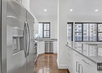 East 56 Street - Photo 1
