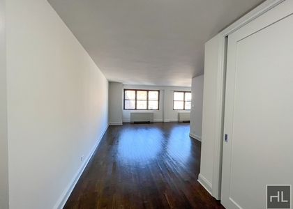 E 16 St - Photo 1