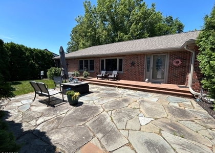 411 Sussex St - Photo 1