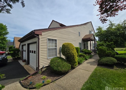 8 Glastonbury Court - Photo 1