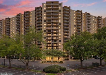 309 Yoakum Parkway - Photo 1